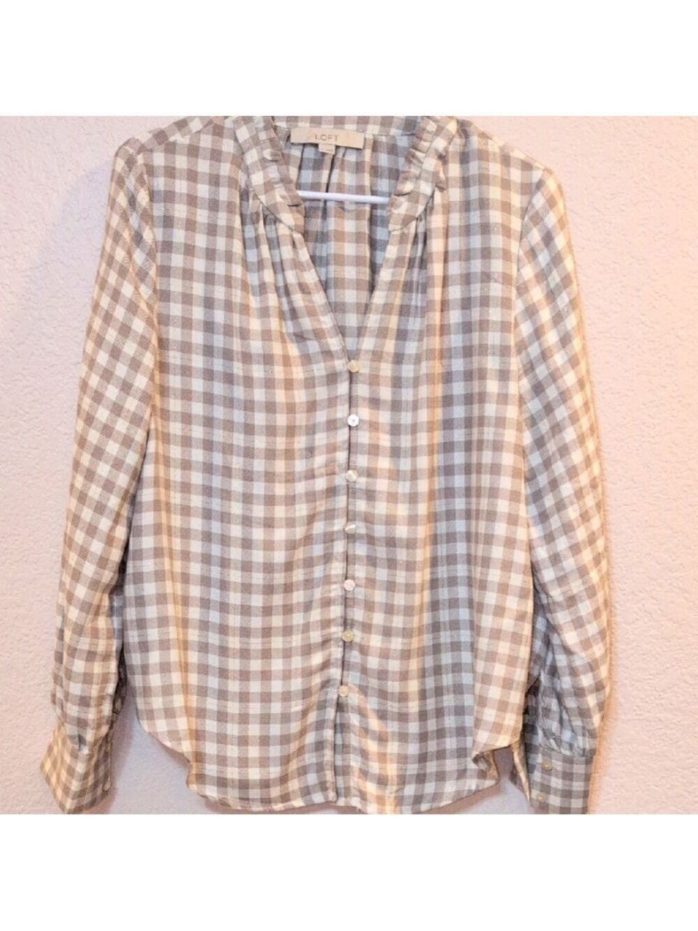LOFT Beige Silver Checkered Long Sleeve Vneck Shirt Blouse Size Small